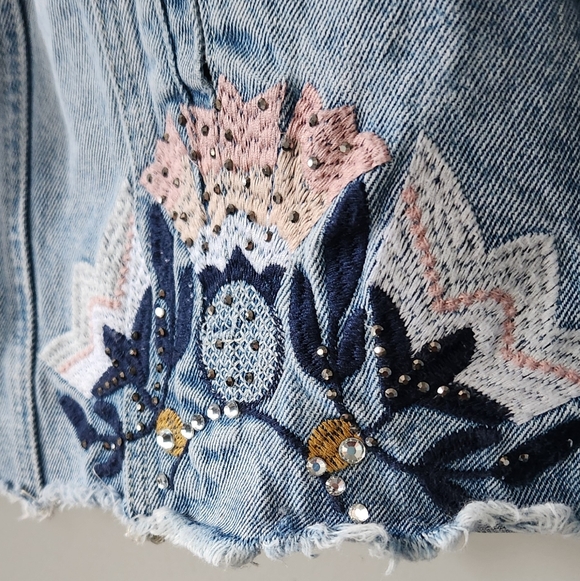 BeBe Women's Denim Jacket with Floral Embroidery And Rhinestones & Pockets - Picture 4 of 9